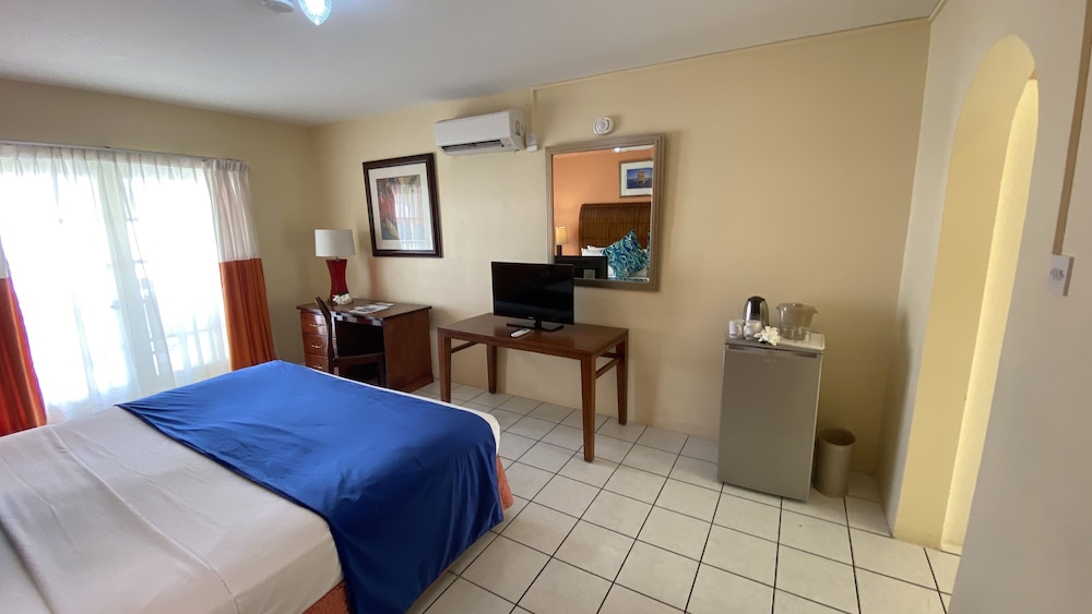 Bay Gardens Inn 21/75