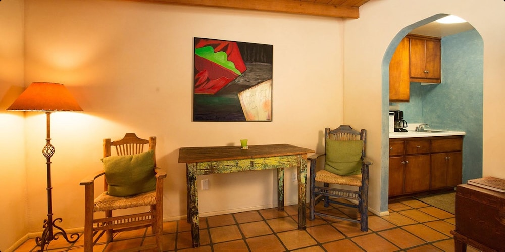 Blue Iguana Inn 53/64