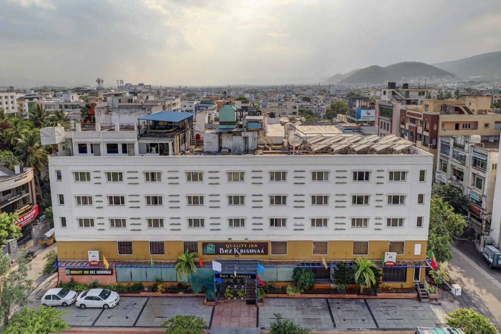 Quality Inn Bez Krishnaa 1/50