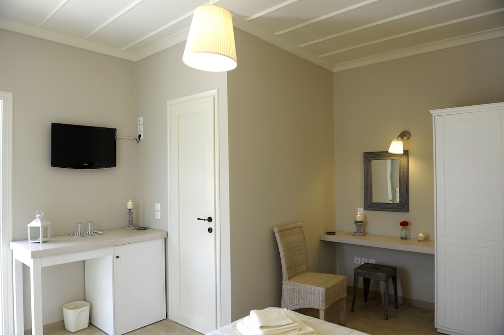 Almyris Hotel 39/41