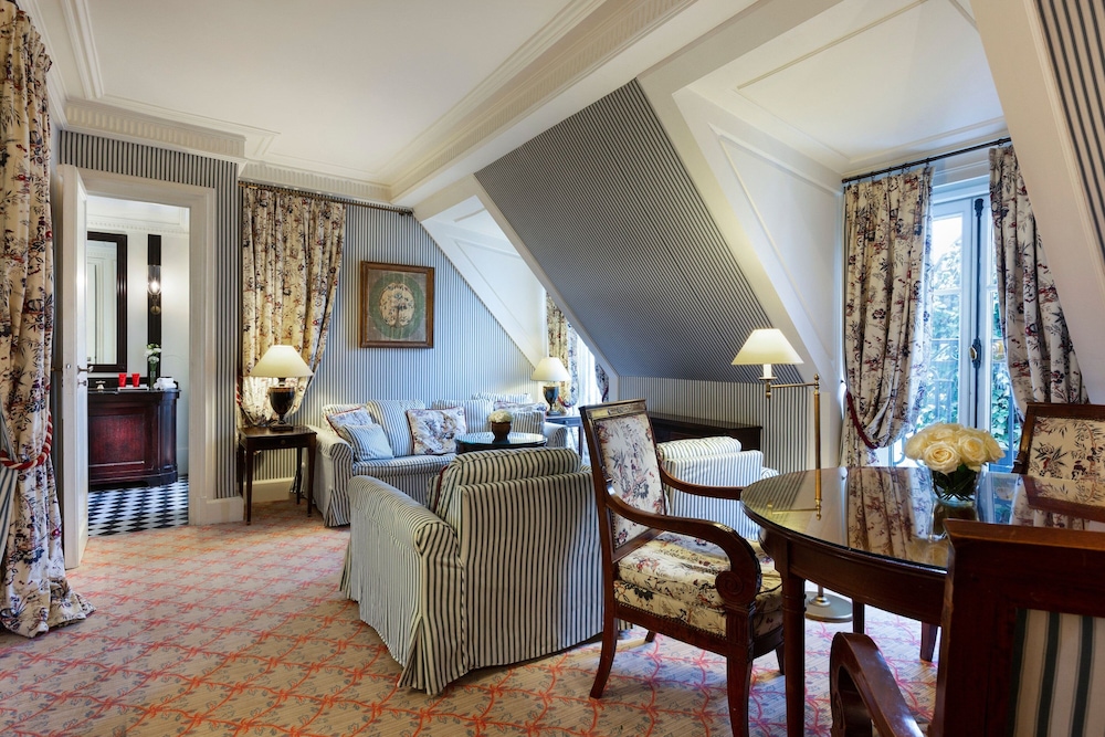Le Dokhan's, Paris Arc de Triomphe, a Tribute Portfolio Hotel 36/37