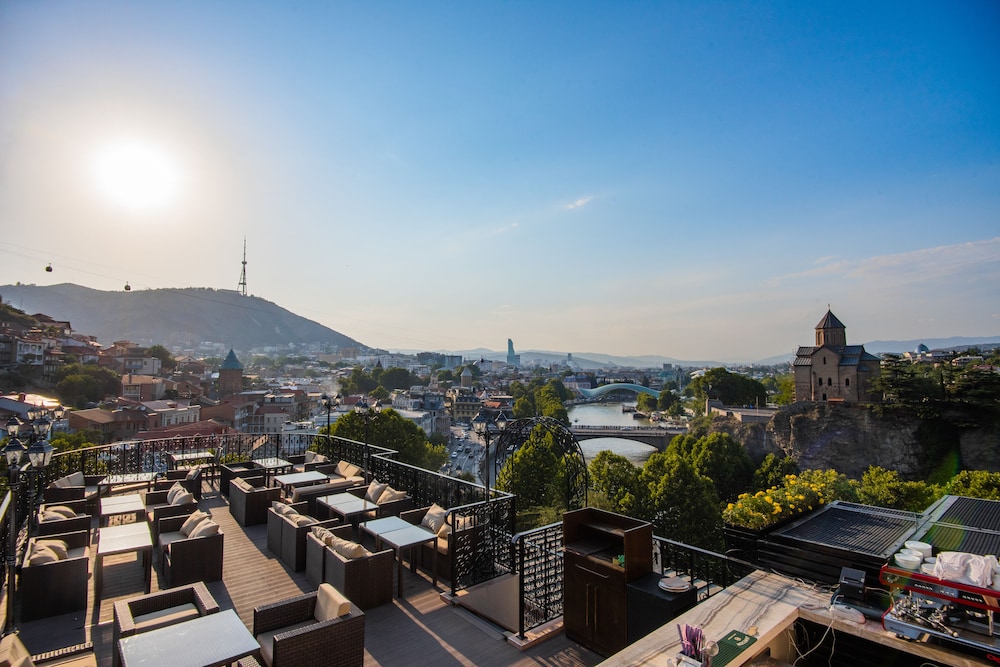 Tiflis Palace 65/72