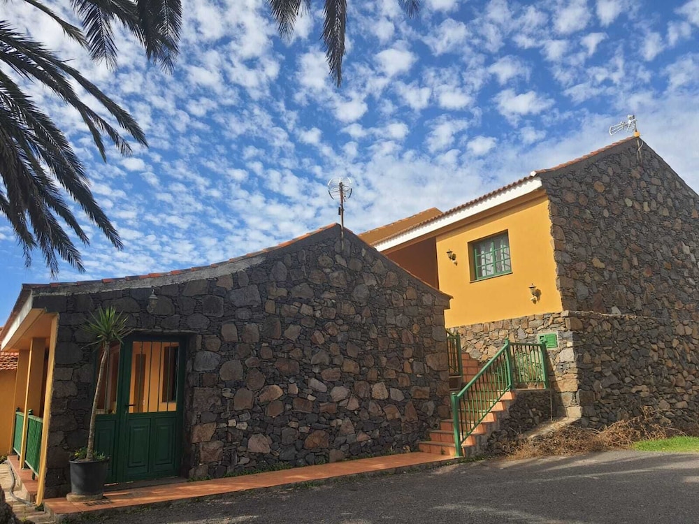 CASAS RURALES AMPARO LAS HAYAS 4/49
