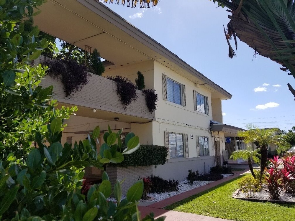 Parkway Inn Airport Motel 52/56