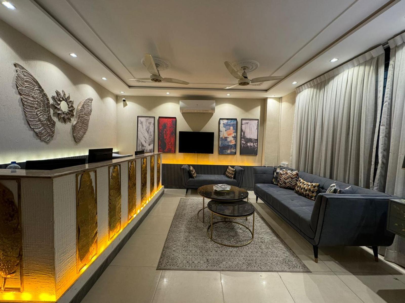 Shelton Boulevard Hotel 18/20