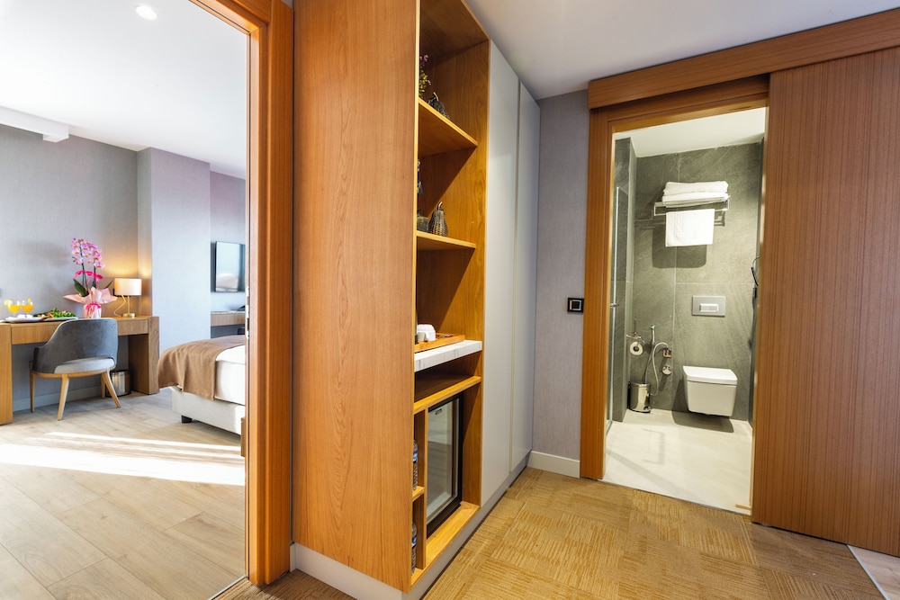 North Star Hotel 41/43