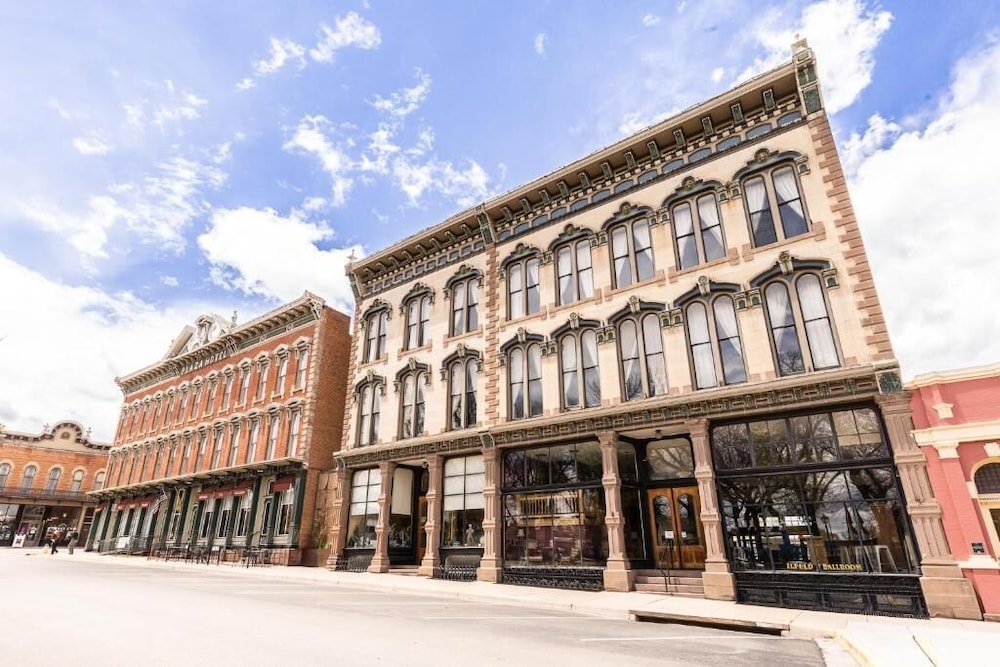 Historic Plaza Hotel 8/22