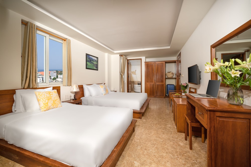 Titan Hotel 21/42