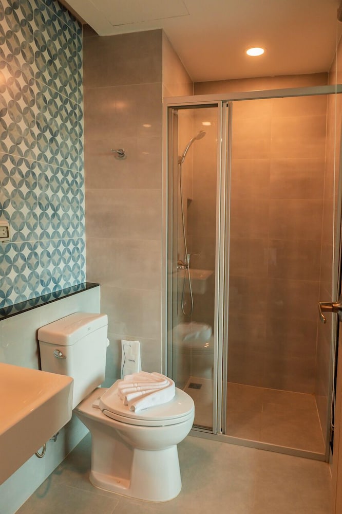 Le Lert Hotel Ratchaburi 23/24