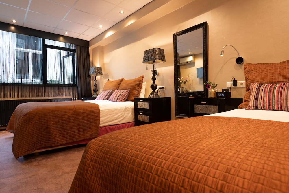 ROOM, TRIPLE