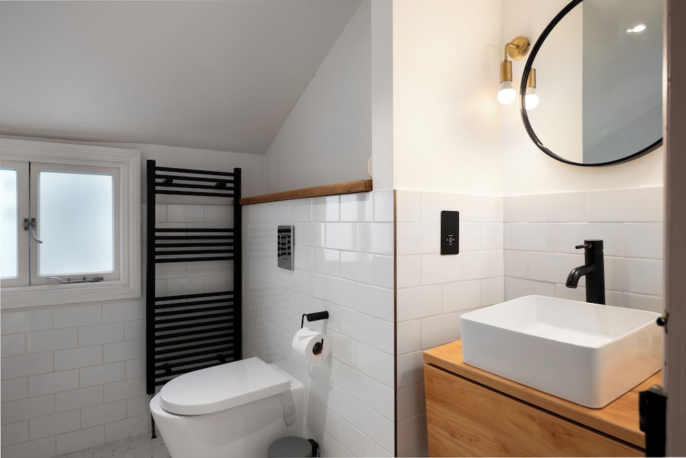 VESTO Three Bedroom Apartment in Clapham 23/26