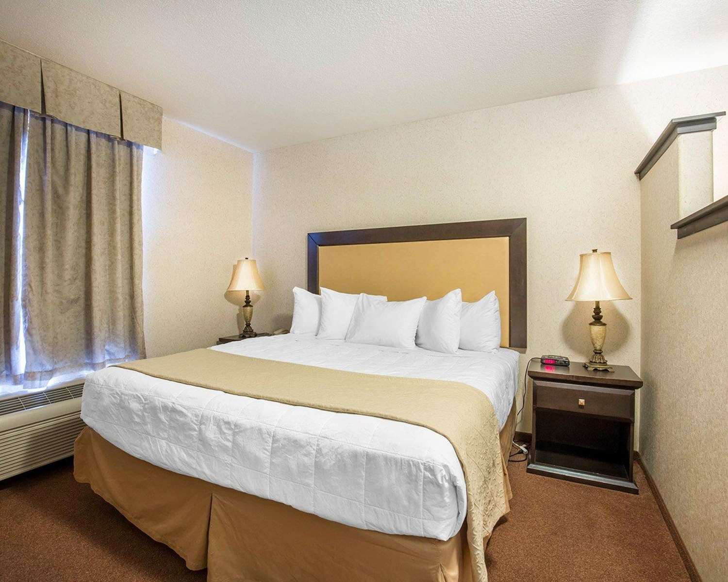 جناح بسرير كينج