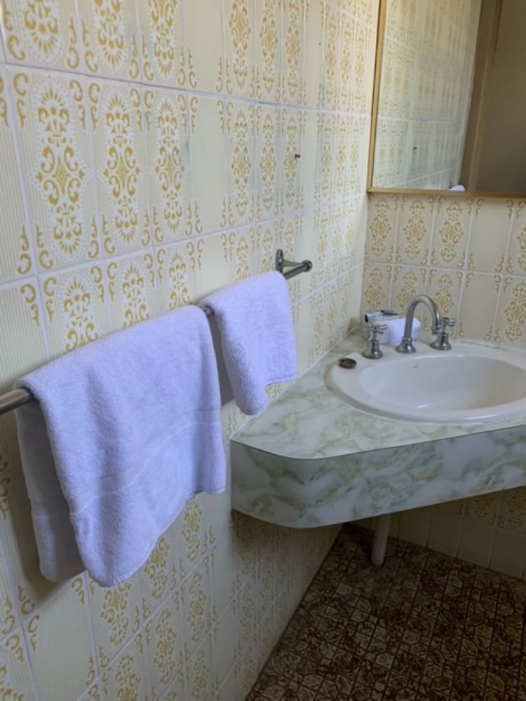 GARDEN CITY MOTOR INN 32/44