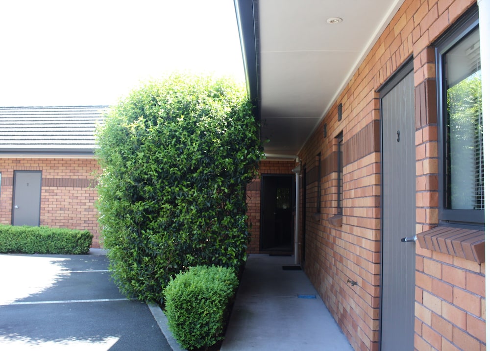 Albert Court Motor Lodge 53/57