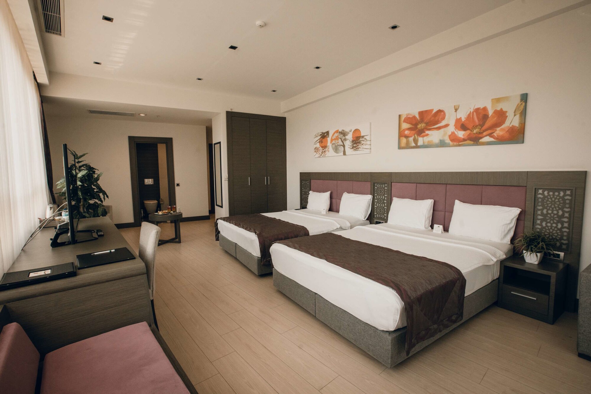 Family, 2 Double Beds, Hilly Hotel 2/10