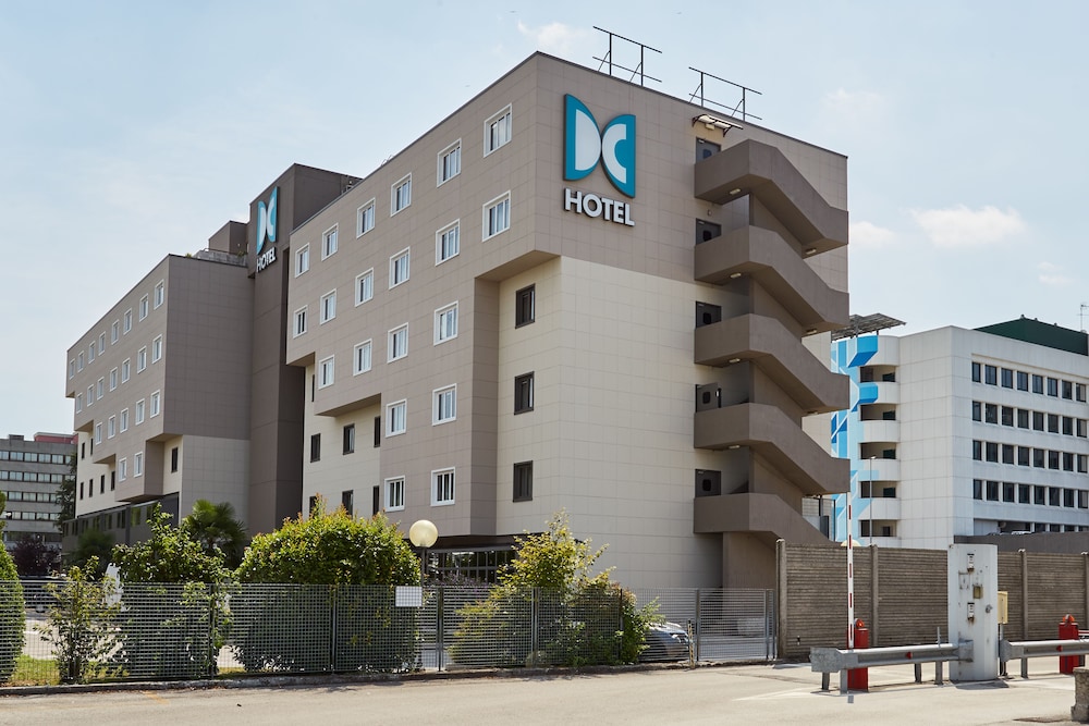 DC Hotel International 61/64