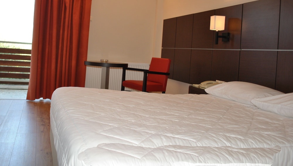 Belle Helene Hotel 8/45