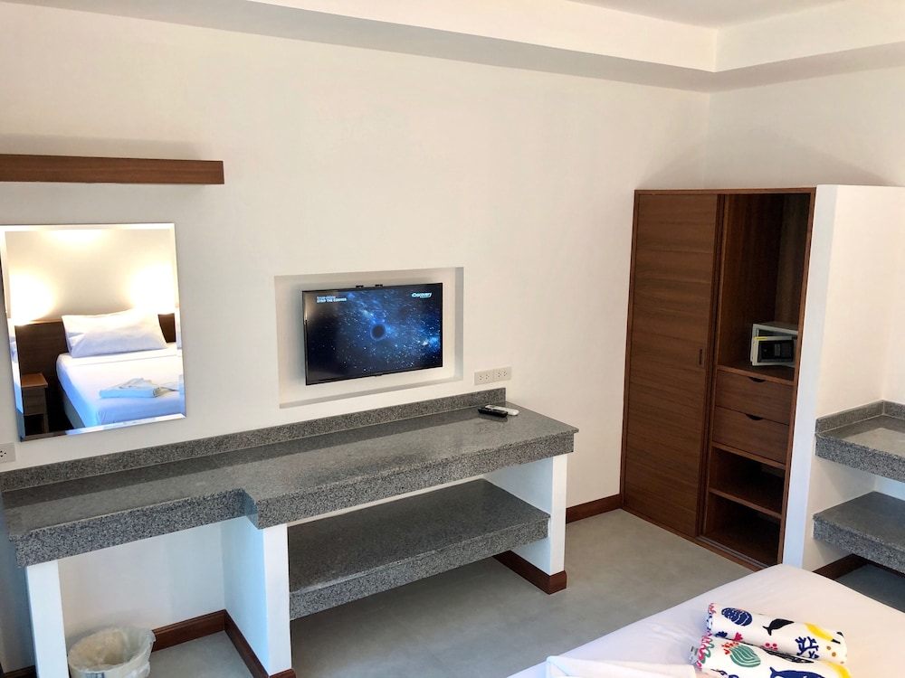 Noble House Beach Resort 38/63