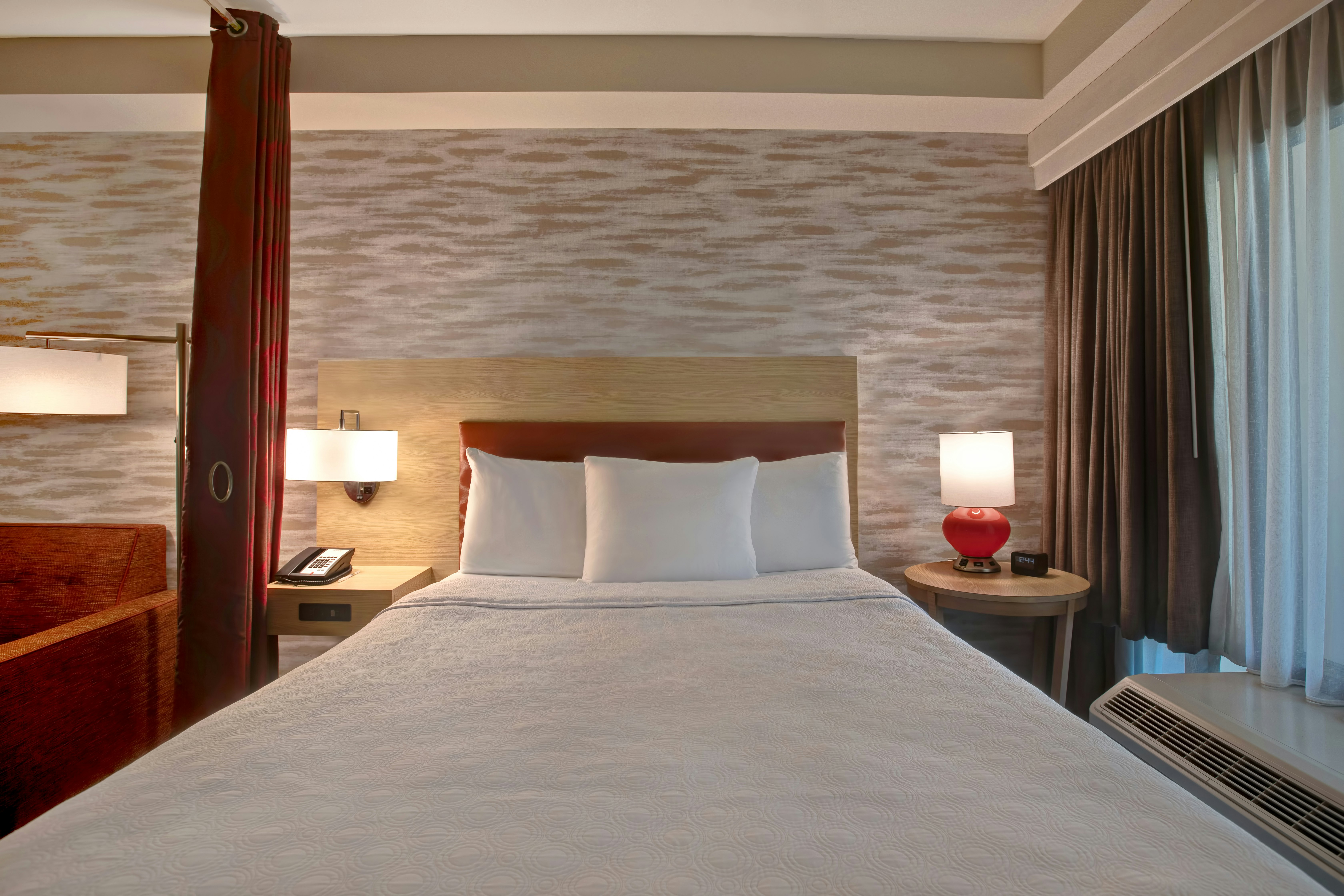 STUDIO, QUEEN BED