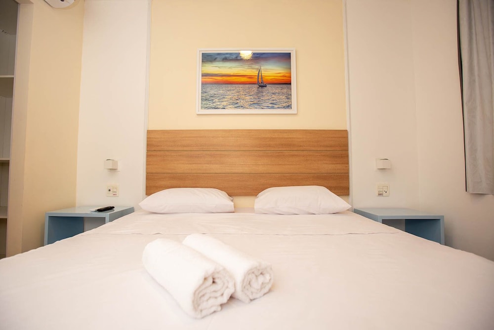 SUITE, APARTMENT