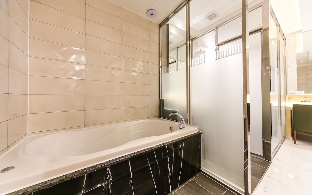 Yeongju Hotel 14/35