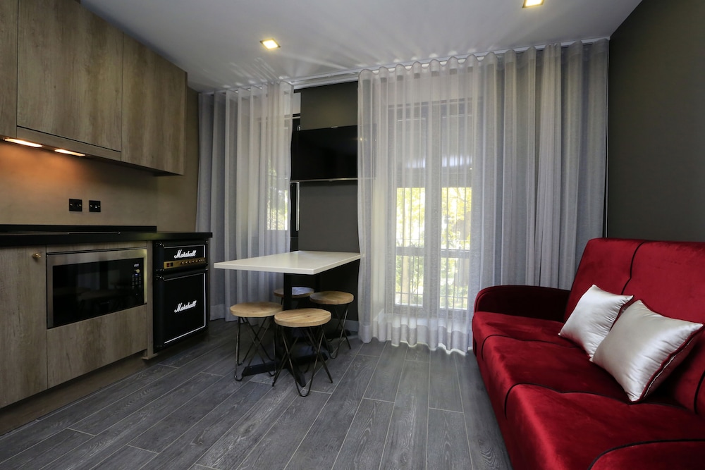 Lisbon Charm Flats 29/50
