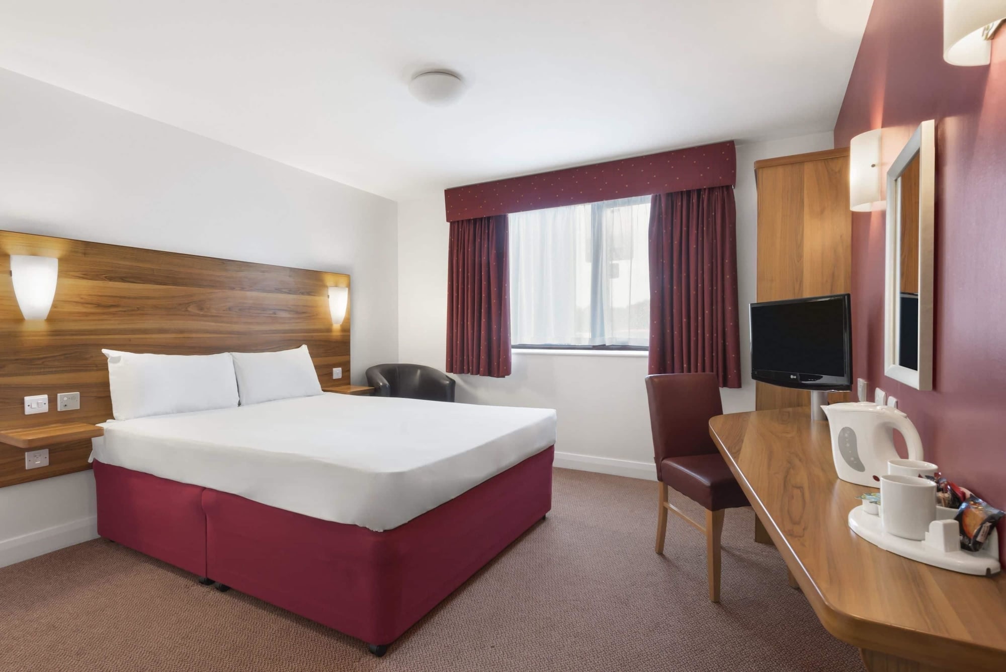 ROOM, DOUBLE BED