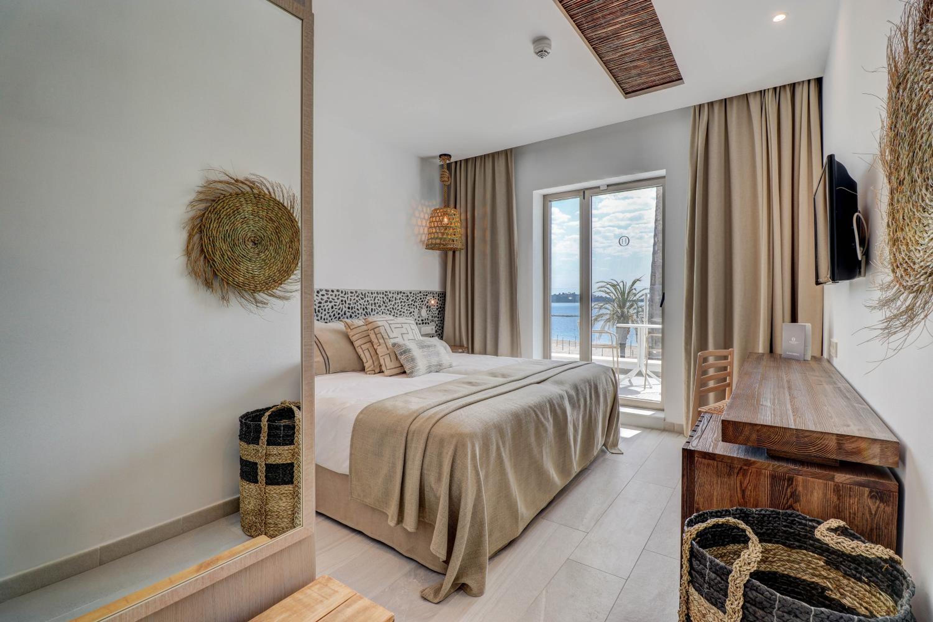 Room, Sea Front
