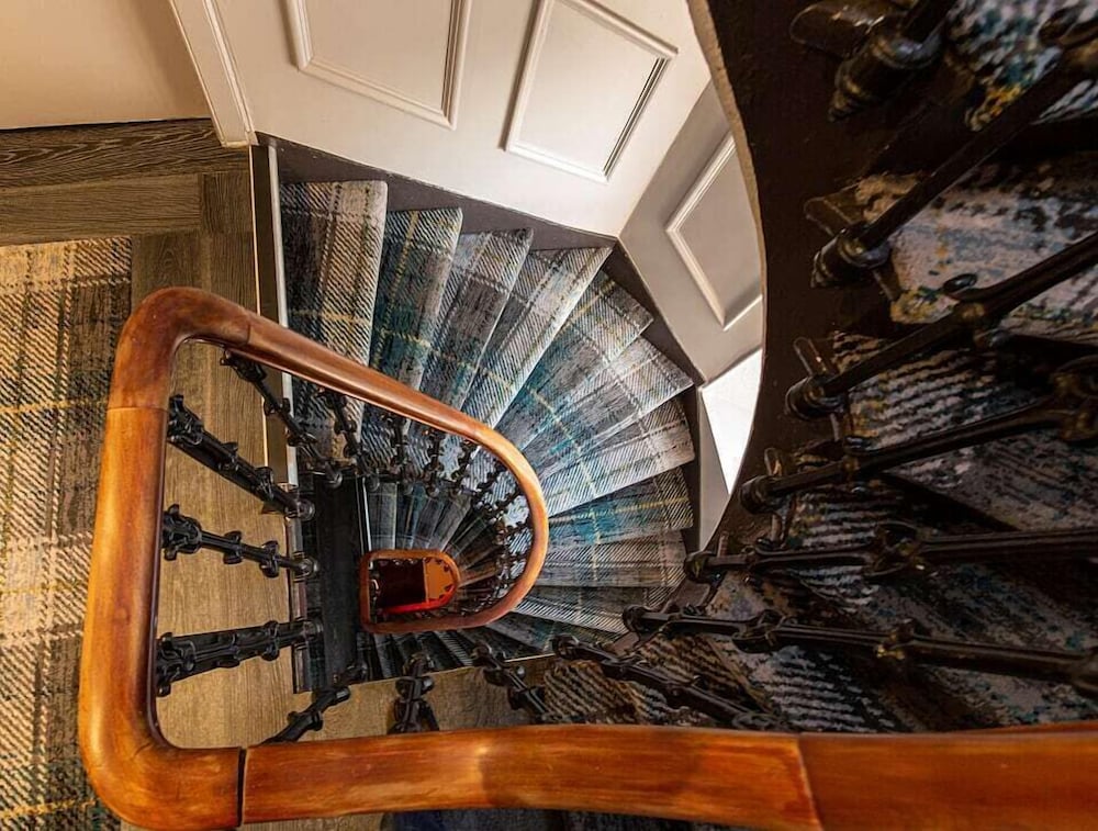 Whisky Vaults Hotel 30/50