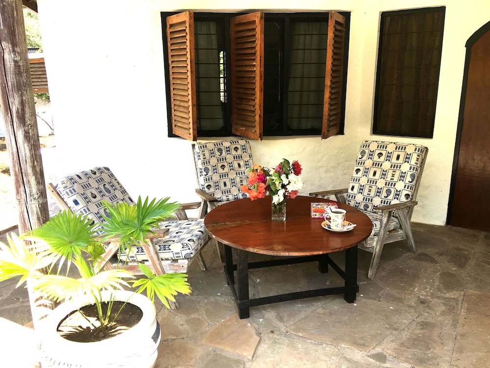 Tradewinds Lodge 4/48
