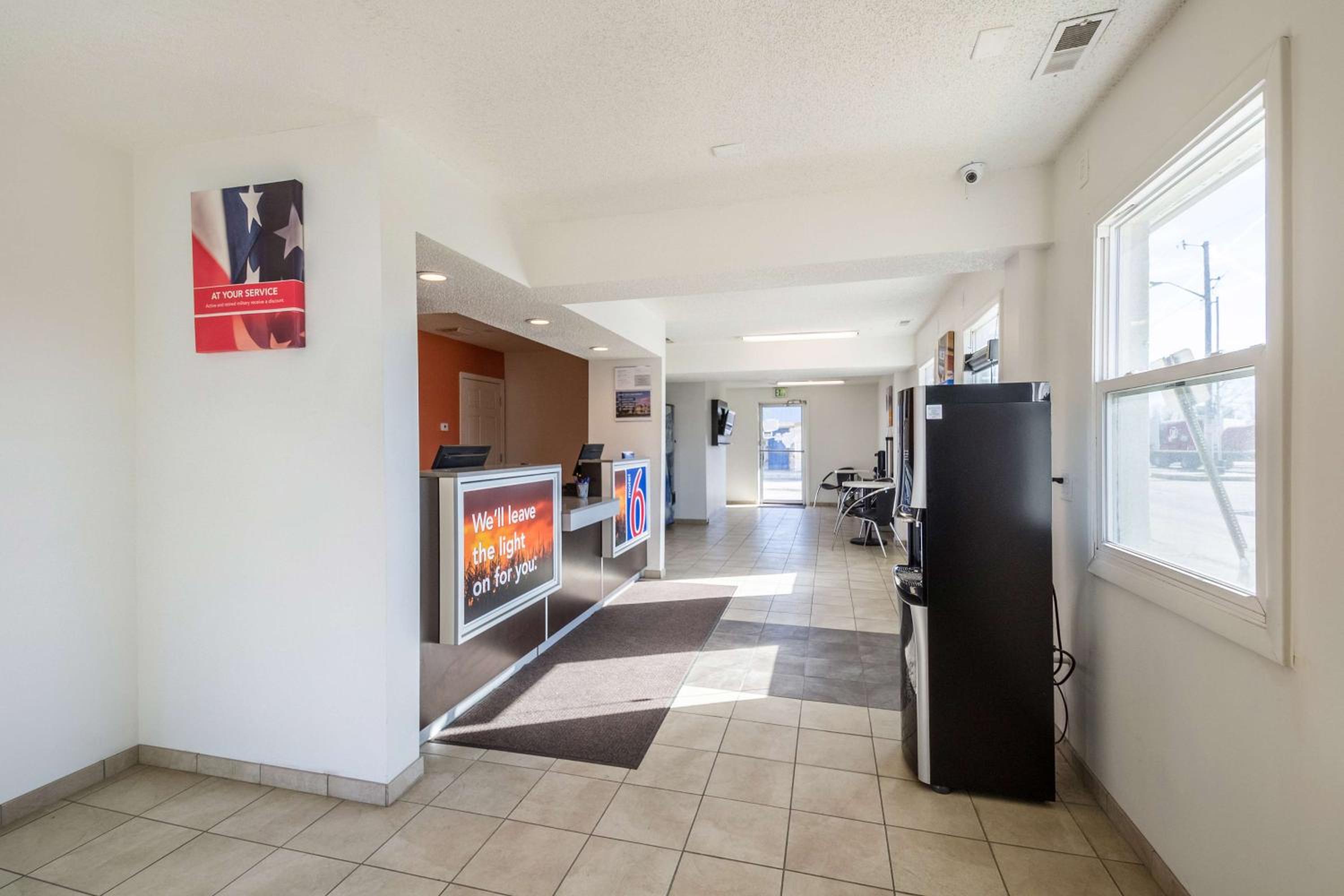 Motel 6 Indianapolis IN - South (ex Americas Best Inn South) 1/46