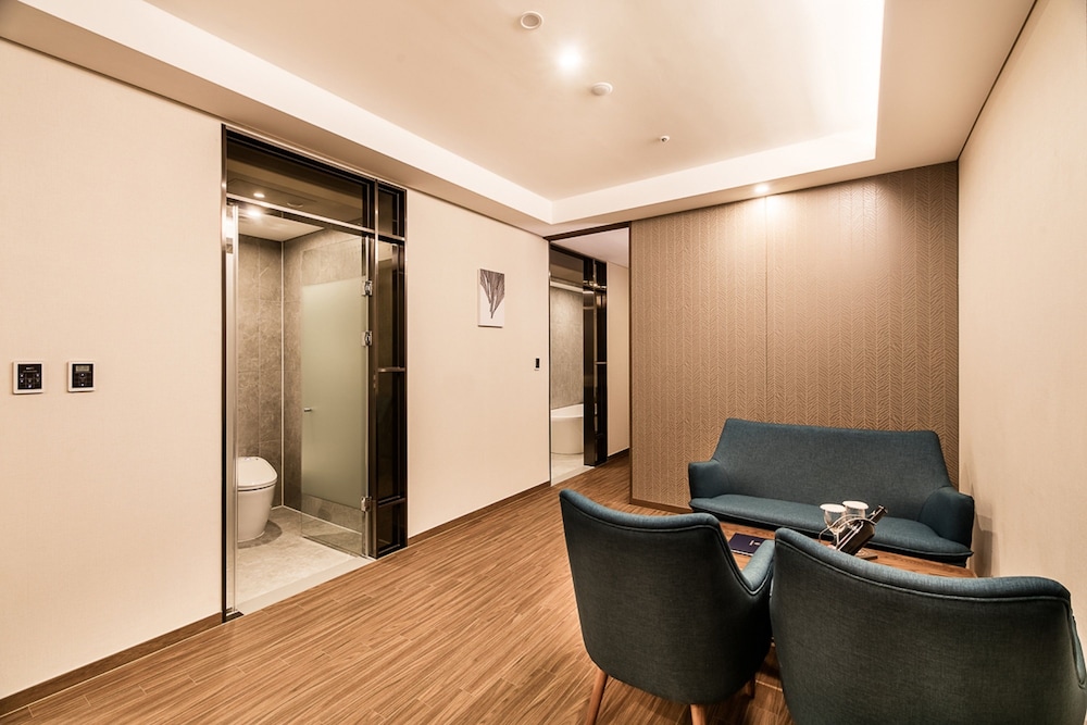 WD HOTEL 26/50