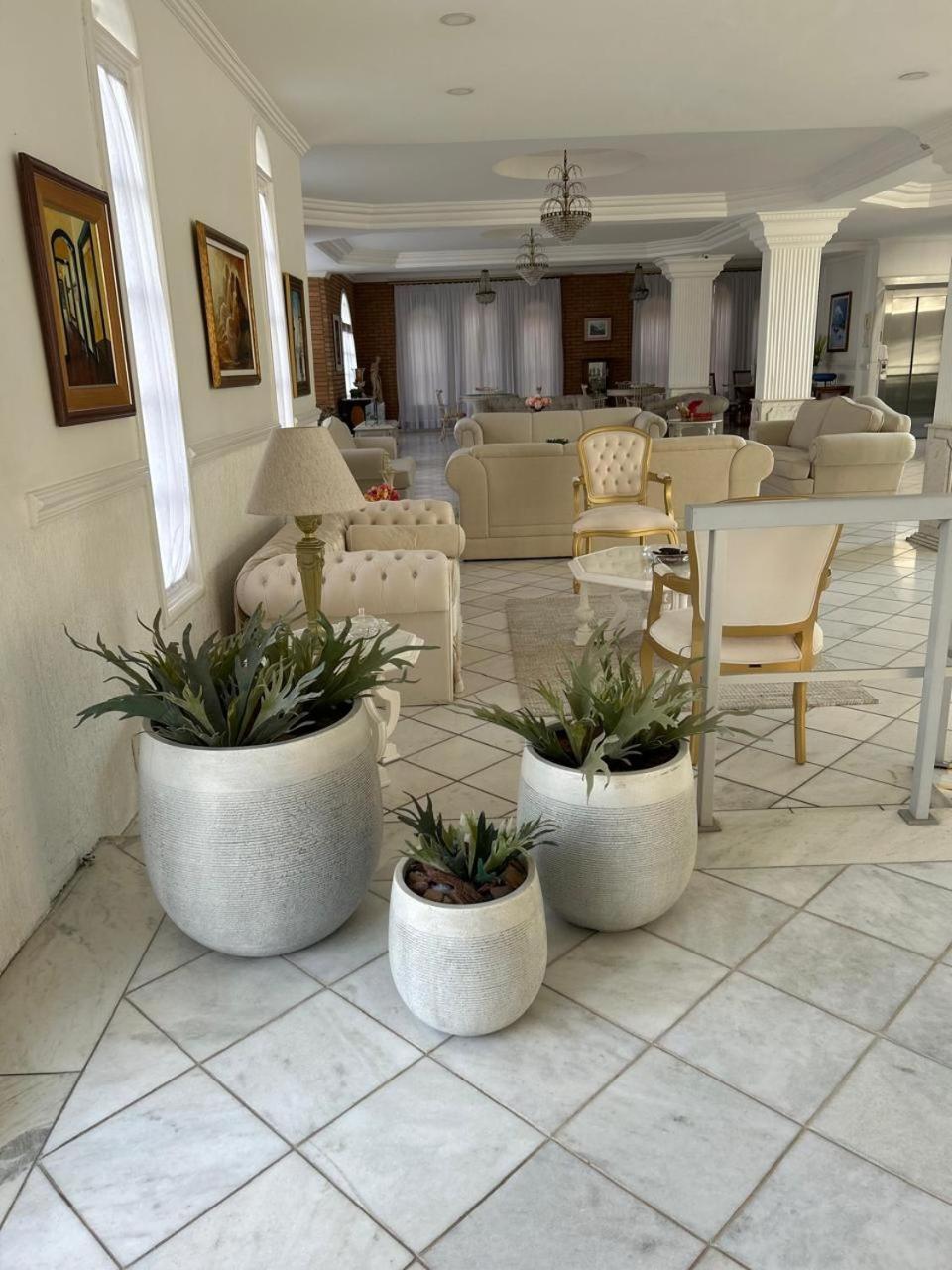 Grand Ville Hotel 8/50