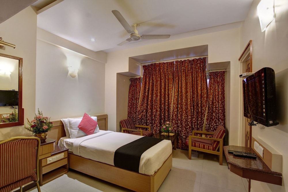 Oyo 8169 Hotel Salem Castle 15/32