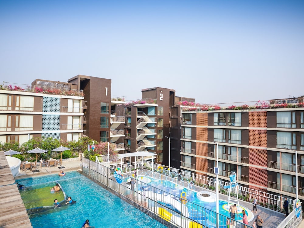 Balcony Courtyard Sriracha Hotel Serviced Apartments 2/50