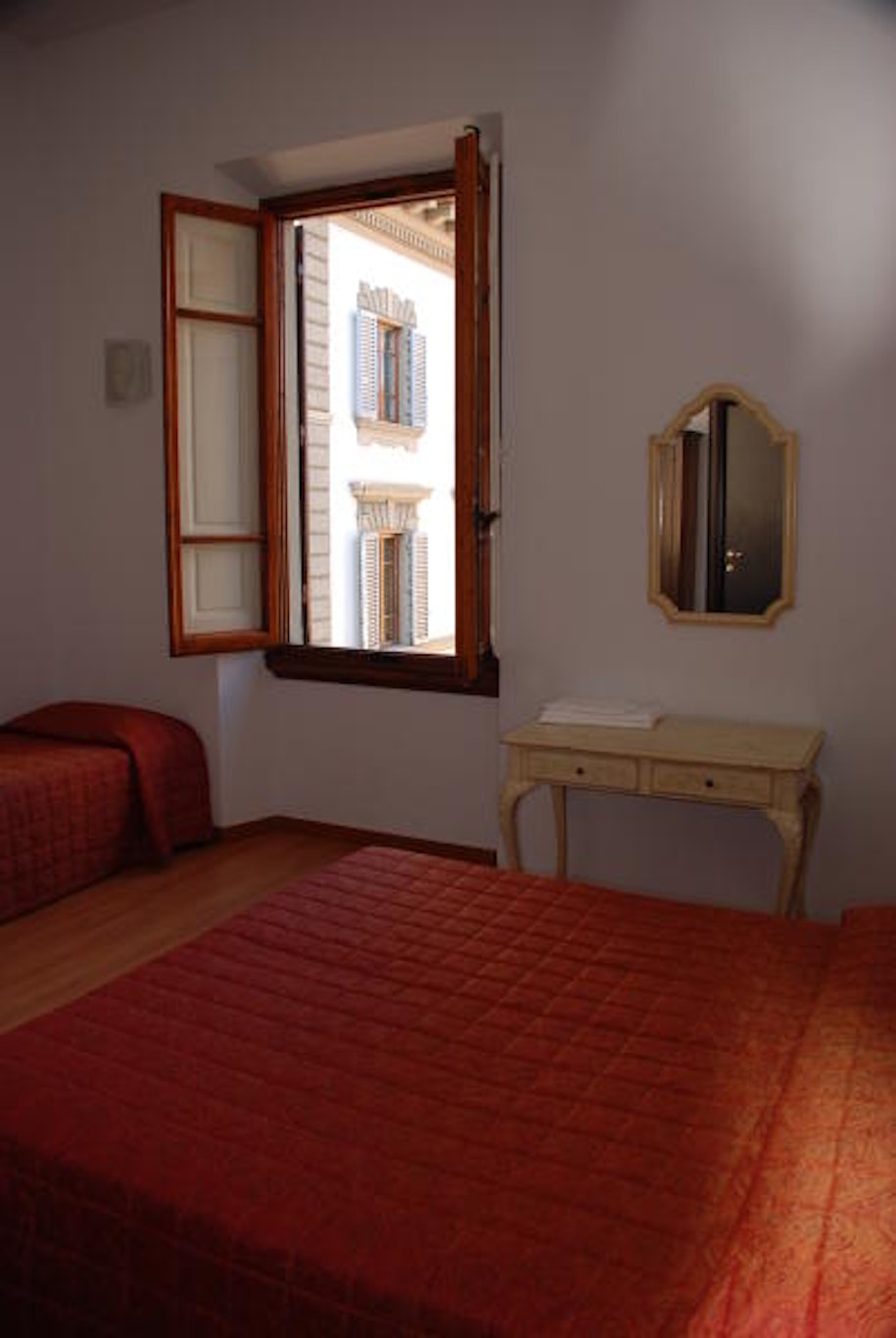 Medici Hotel 4/13