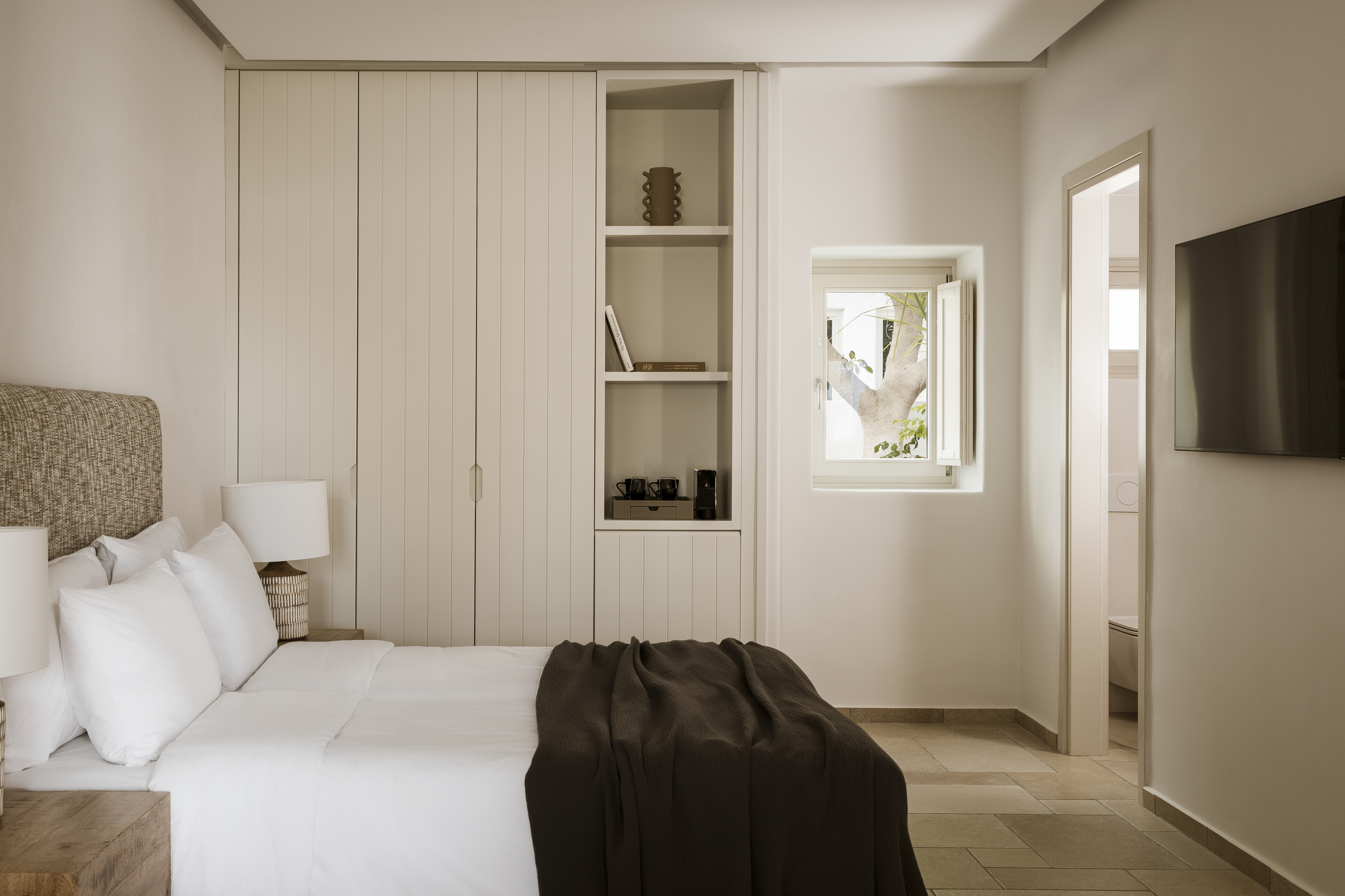 2 Bedrooms, Pool, Suite