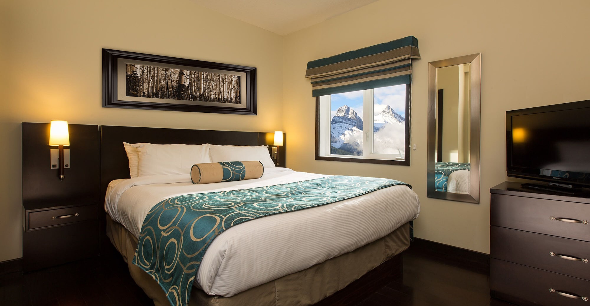 SUITE, KING BED, SOFA