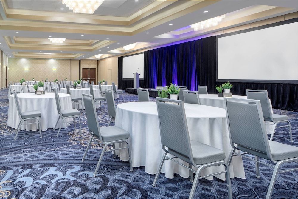 Delta Hotels by Marriott Philadelphia Airport 48/48