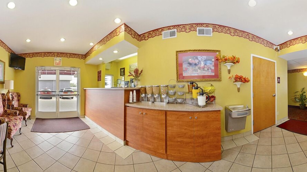 Econo Lodge Louisville Airport 8/40