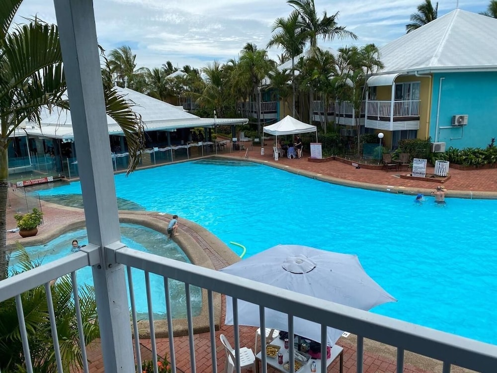 Dolphin Heads Resort 3/72
