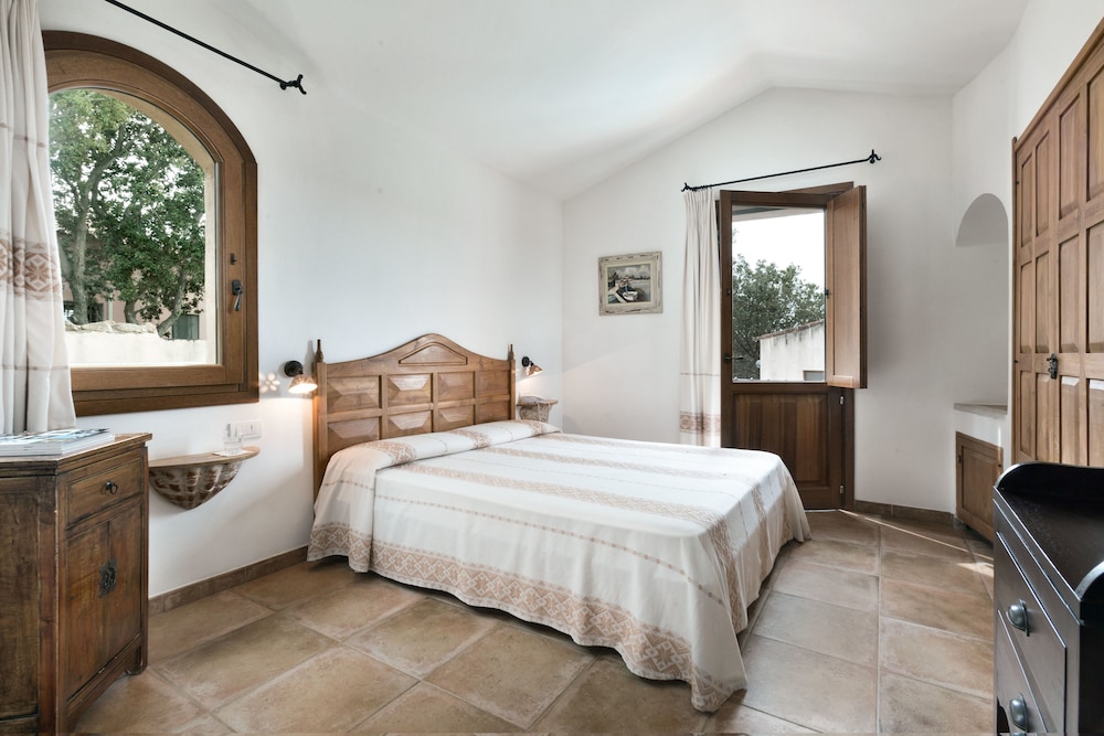 Hotel Arathena 6/34