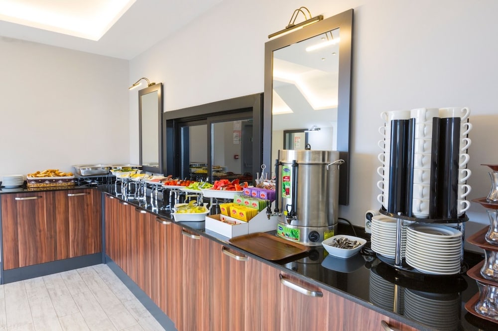 Azra Suite Otel 36/50