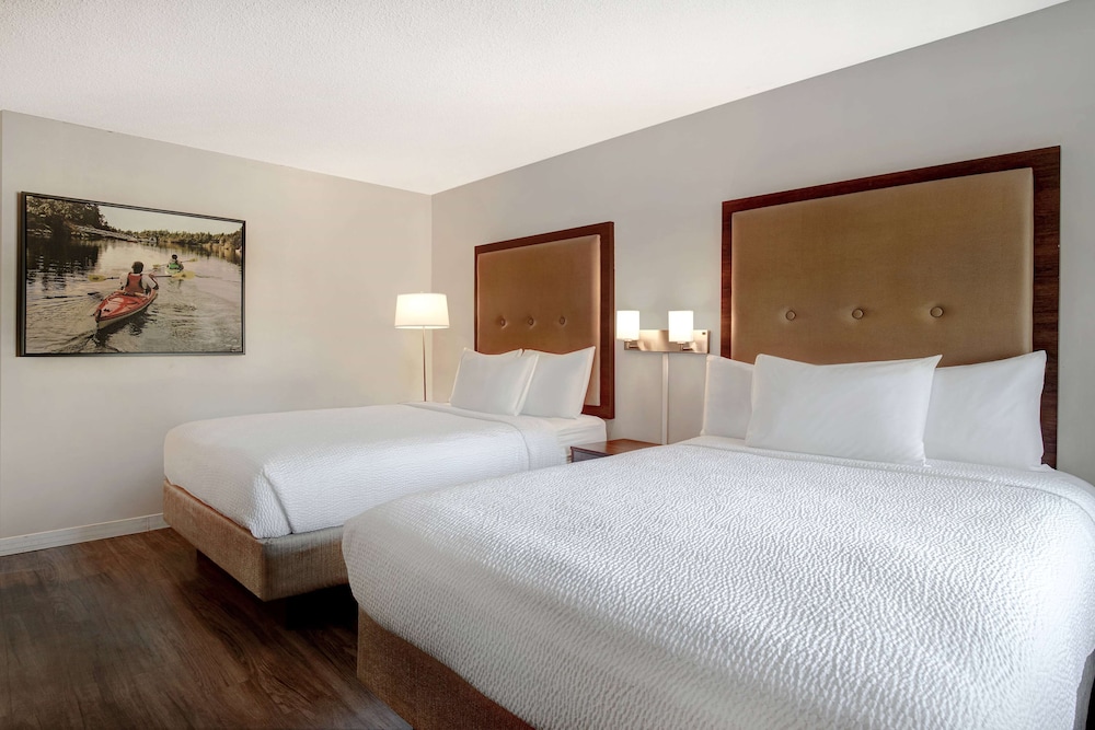 Upgrade, 3 Queen Beds