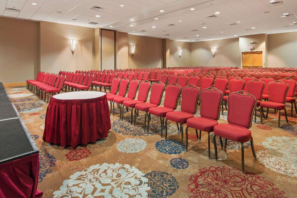 Florida Hotel and Conference Center 51/58