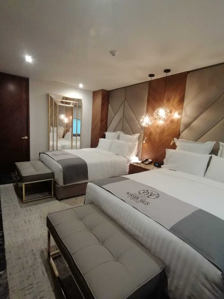 SUPERIOR, SUITE