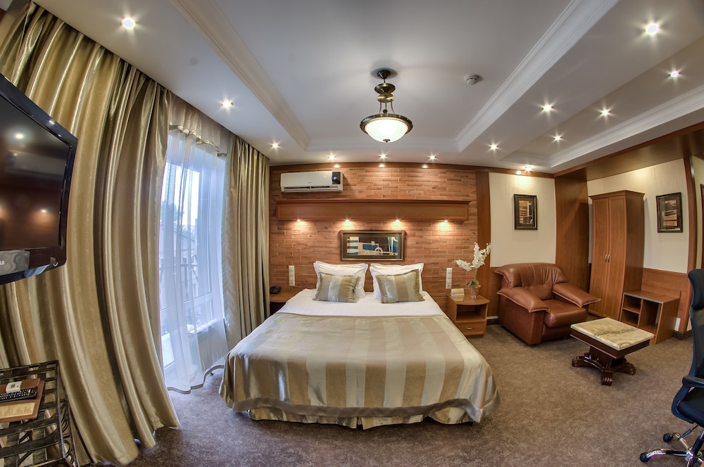 Uyut Hotel 26/69