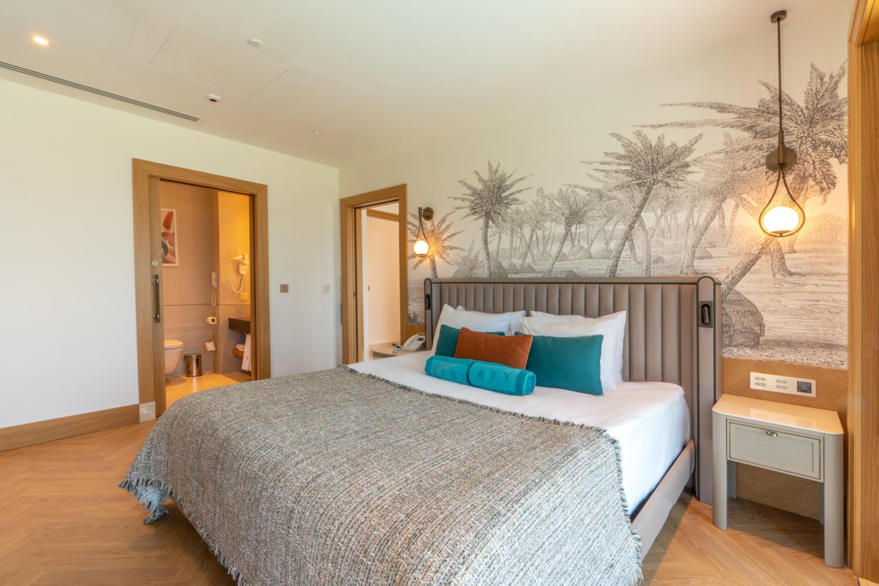 Premium, Suite, with Pool