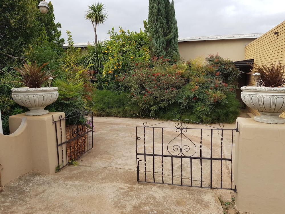 a Mountain View Country Estate 37/43
