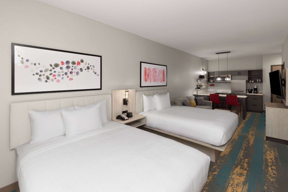 STANDARD, 2 QUEEN BEDS